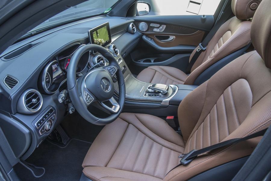 Интерьер Mercedes-Benz GLC250 d 4Matic Coupe 2016 года  (фото 11 из 11)